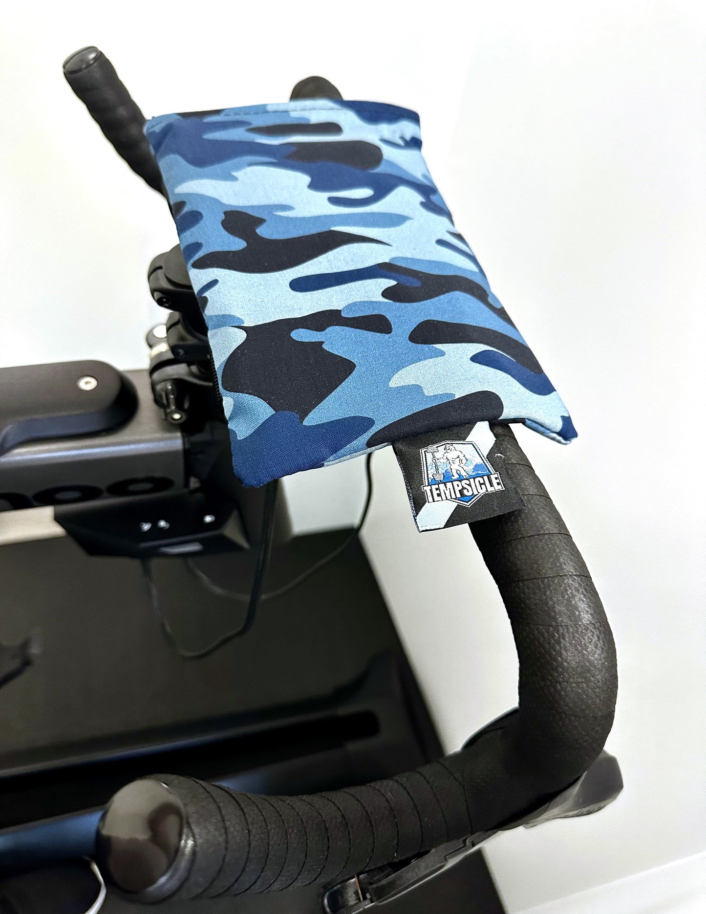 Tempsicle™ Core Palm Cooling Glove Classic in Blue Camo: for Exercise Cardio Equipment